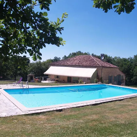 A Labourdette לינה וארוחת בוקר 3*