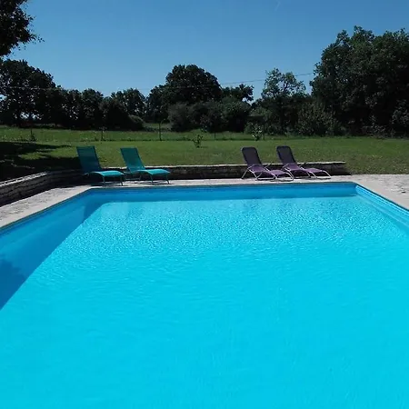 A Labourdette לינה וארוחת בוקר