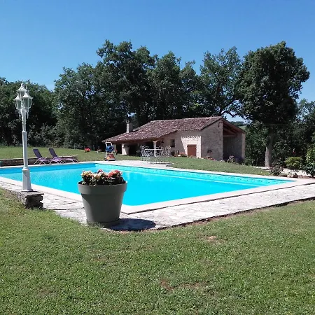 A Labourdette לינה וארוחת בוקר 3*