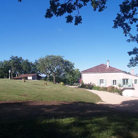 A Labourdette לינה וארוחת בוקר