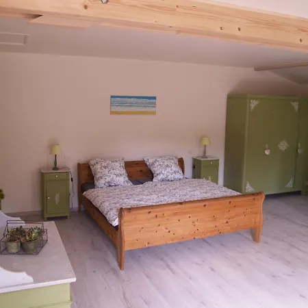 לינה וארוחת בוקר A Labourdette